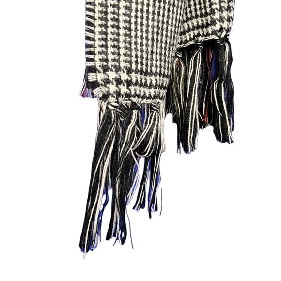 Steve Madden Plaid and Houndstooth Large  Fringed Wrap - One Size - Picture 6 of 6